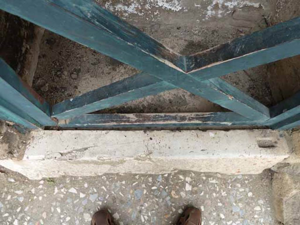 V.2 Herculaneum. May 2010. Doorway to steps to upper floor, on east side of Cardo IV Superiore. 