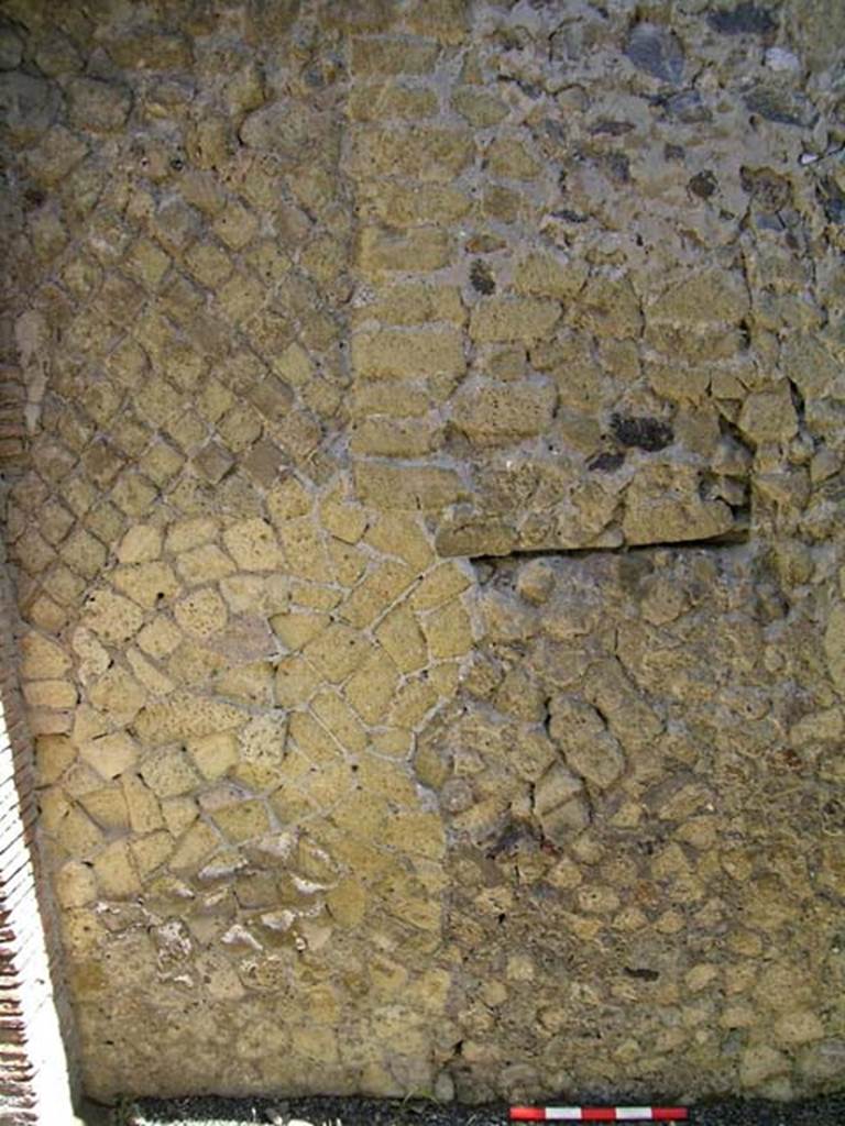 V.3, Herculaneum, May 2004. Room B, north wall in north-west corner of entrance corridor.
Photo courtesy of Nicolas Monteix.
