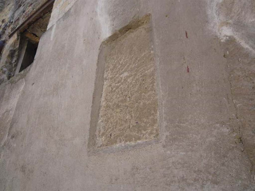 V.5 Herculaneum. August 2013. North side of entrance doorway. Photo courtesy of Buzz Ferebee.