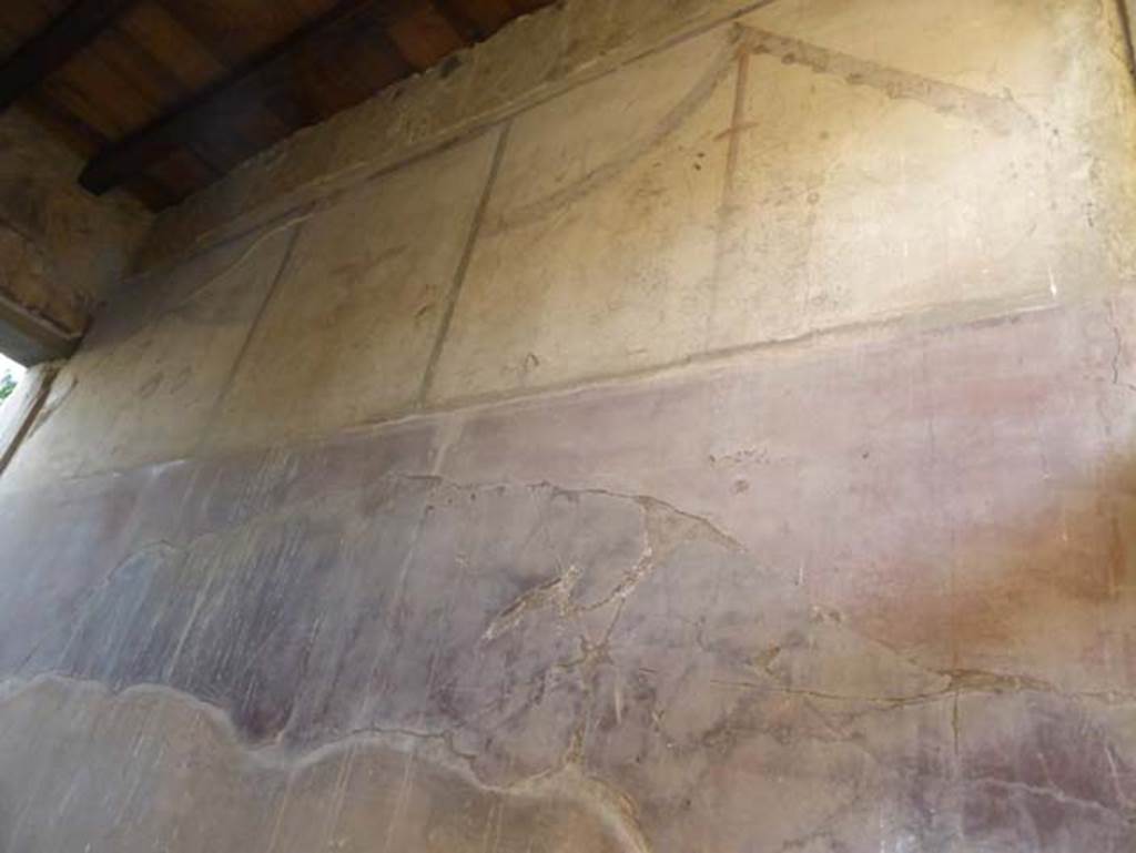 V.5 Herculaneum, September 2015. Upper south wall of entrance corridor.