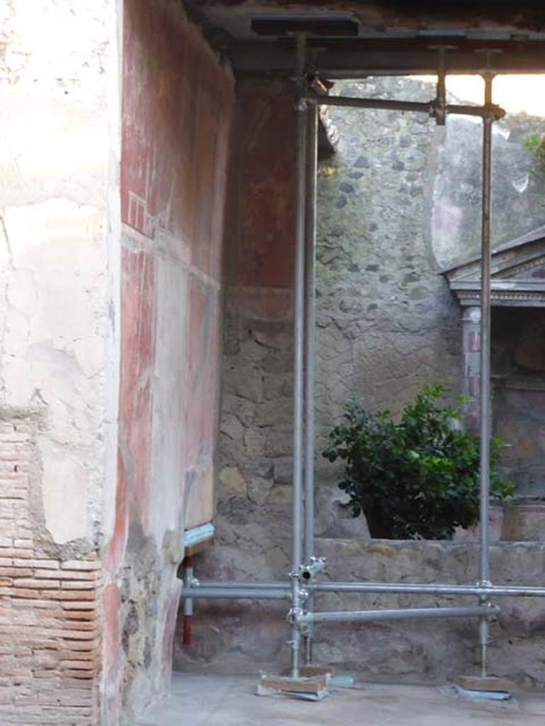 V.5 Herculaneum, September 2015. North wall of tablinum.