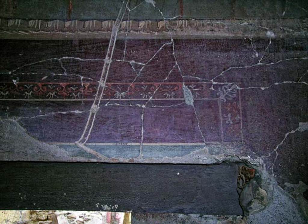 V.5, Herculaneum. May 2005.  Detail from above window on south wall. Photo courtesy of Nicolas Monteix