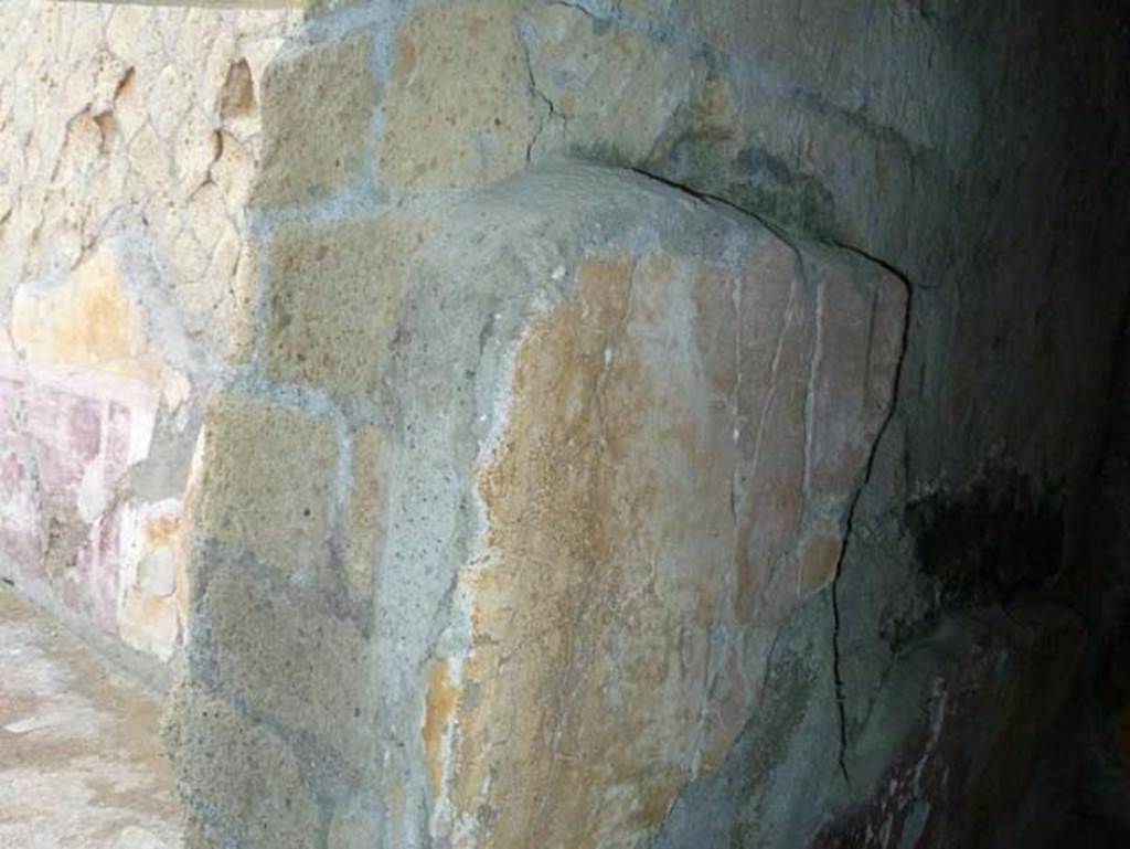 Ins. V 7, Herculaneum, September 2015. Doorway to atrium and west wall in room in north-east corner of atrium