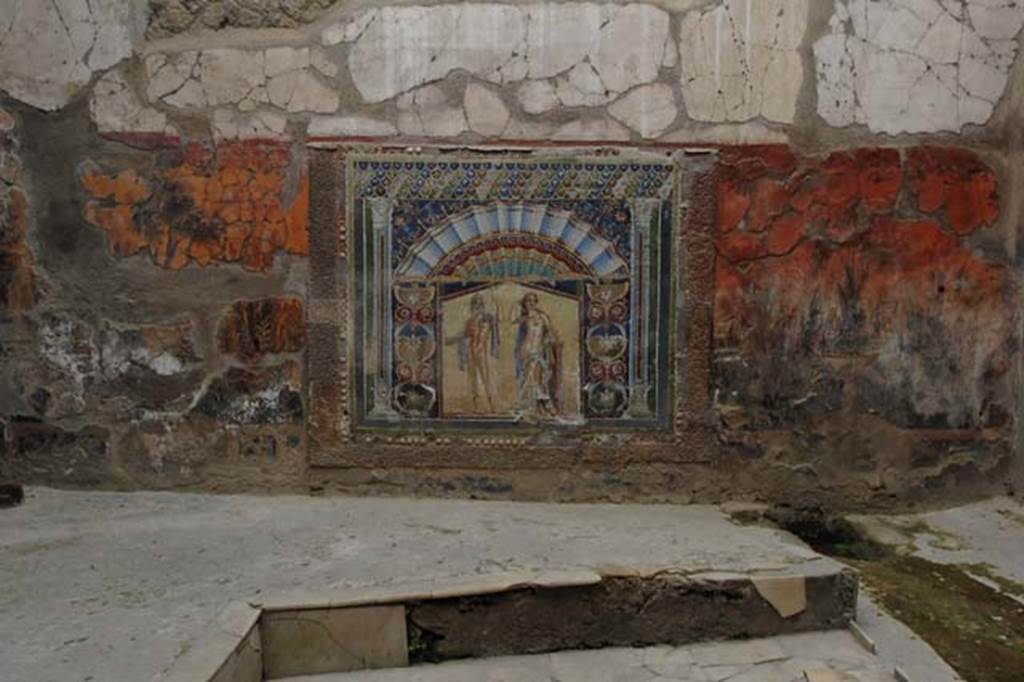 V.7 Herculaneum, May 2011. Looking across triclinium towards east wall of internal courtyard.
Photo courtesy of Nicolas Monteix.
