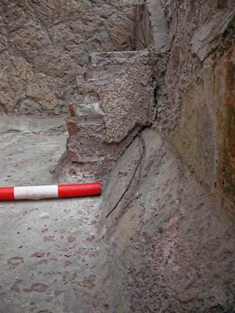 V.7, Herculaneum. September 2003. Reservoir/tank. Photo courtesy of Nicolas Monteix.