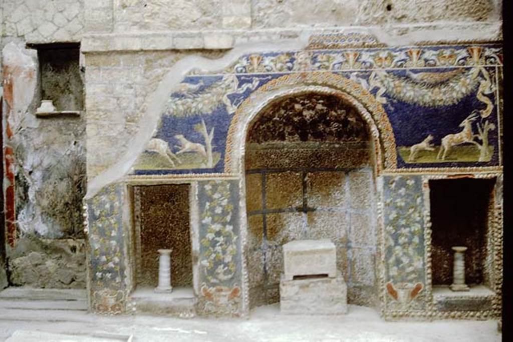 V.7 Herculaneum. 1961. North wall of internal courtyard with nymphaeum. Photo by Stanley A. Jashemski.
Source: The Wilhelmina and Stanley A. Jashemski archive in the University of Maryland Library, Special Collections (See collection page) and made available under the Creative Commons Attribution-Non Commercial License v.4. See Licence and use details. J61f0585
