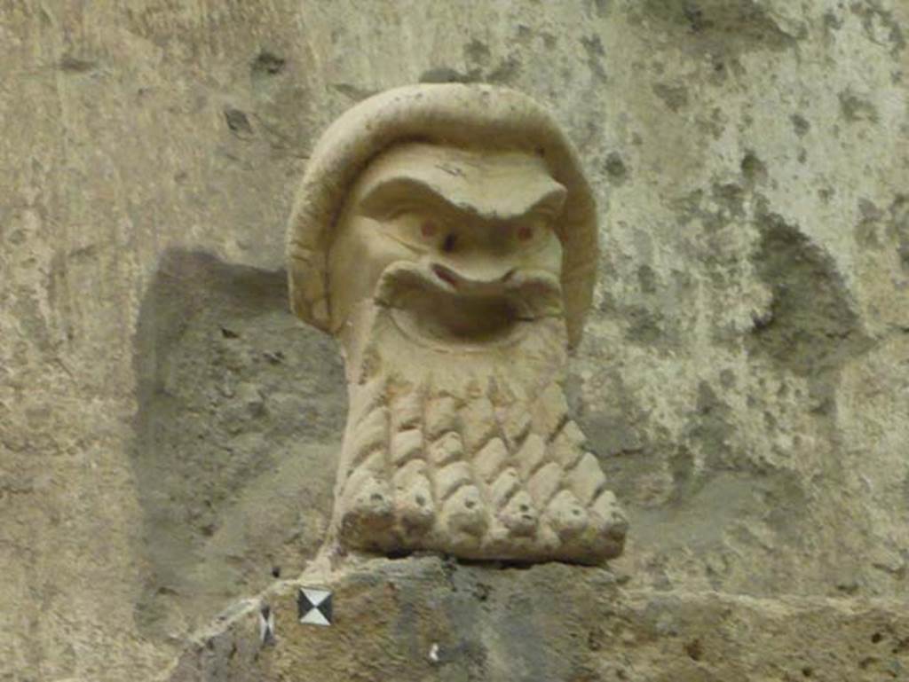 V.7, Herculaneum. August 2013. Detail of mask on north wall. Photo courtesy of Buzz Ferebee.