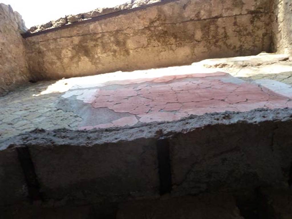 V 7, Herculaneum, September 2015. Looking up from cubiculum to the north wall of the upper floor room.

 
