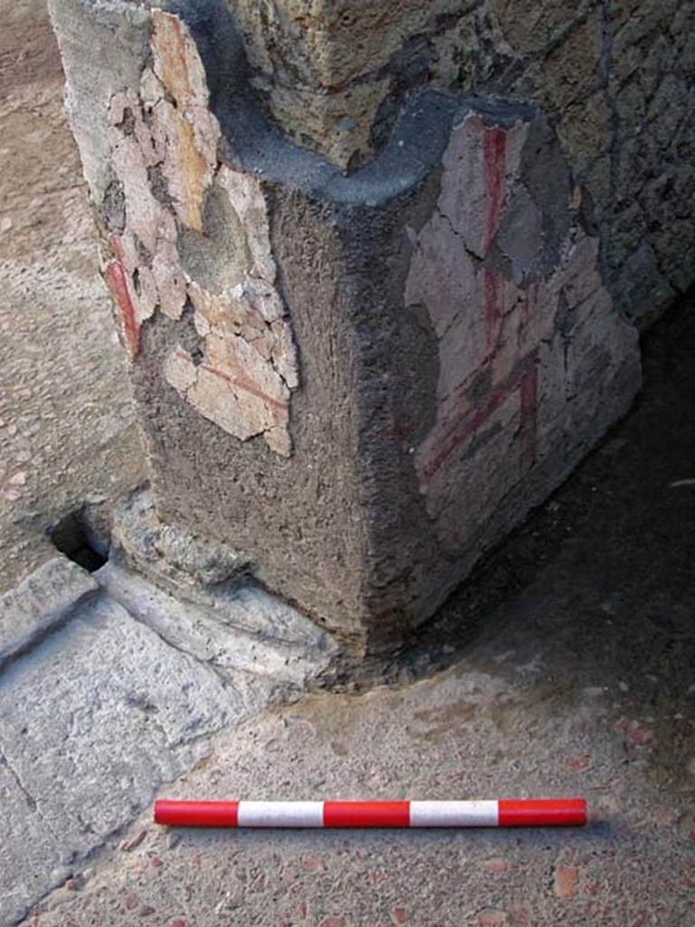 V.7, Herculaneum. September 2003. Threshold on east side of doorway in cubiculum. 
Photo courtesy of Nicolas Monteix.

