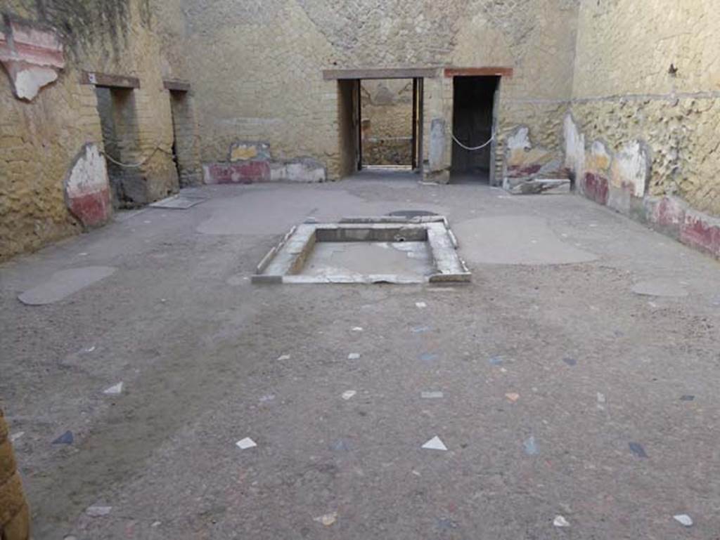 V 7, Herculaneum, October 2014. Looking west across atrium. Photo courtesy of Michael Binns.