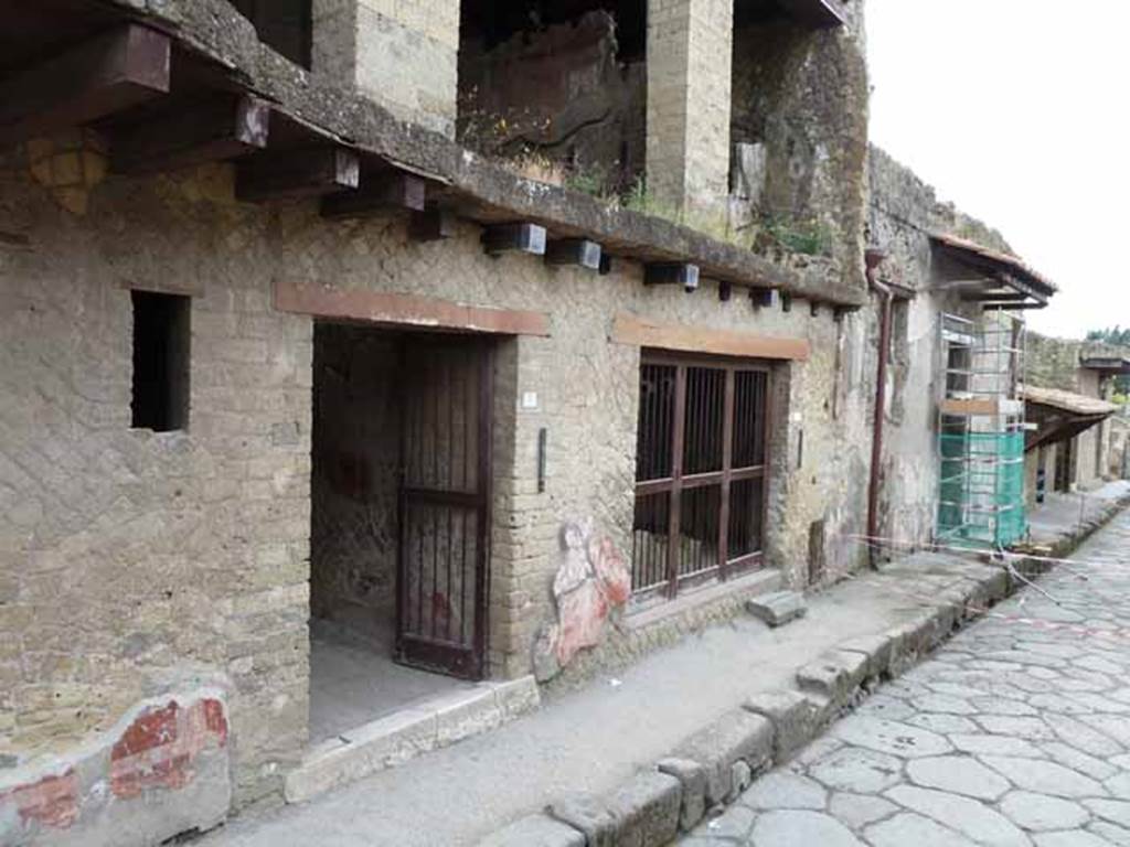 V.7 Herculaneum. May 2010. Looking south-east on Cardo IV Superiore.