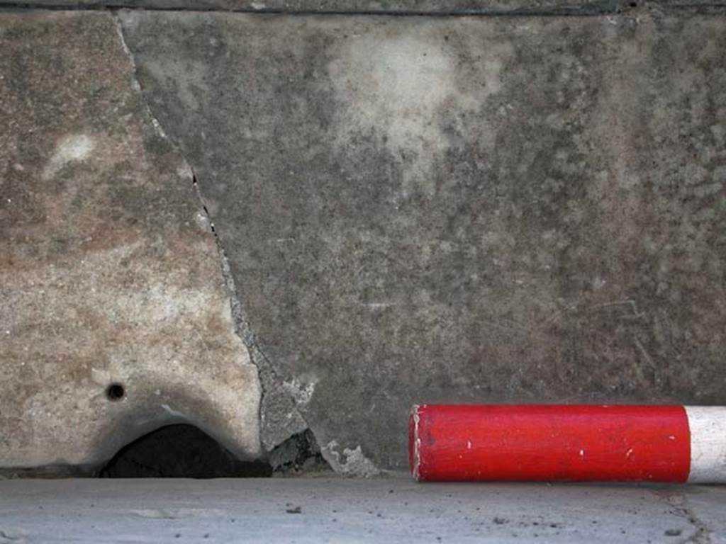 V.7, Herculaneum. September 2003. Atrium, detail of south side of impluvium. Photo courtesy of Nicolas Monteix.

