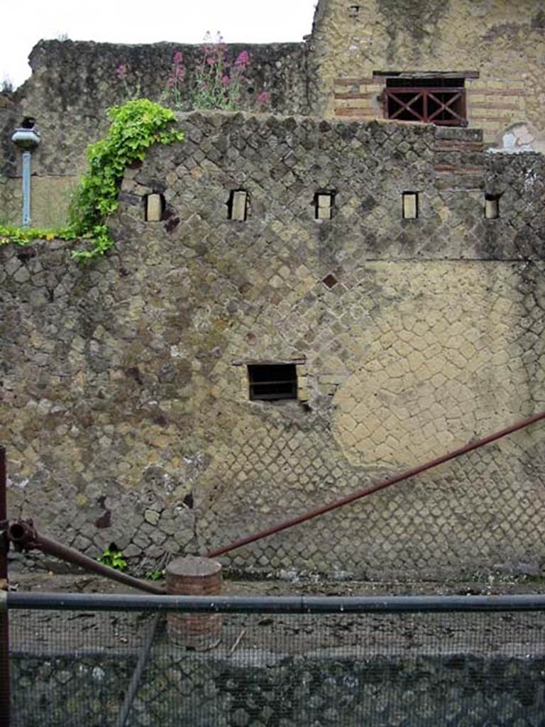 V.8, Herculaneum. May 2003. Looking east towards northern exterior from Cardo IV.
Photo courtesy of Nicolas Monteix.
