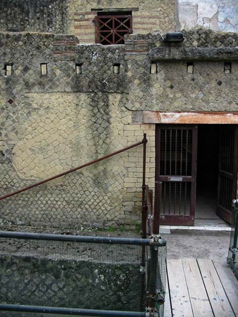 V.8, Herculaneum. May 2003. Looking towards northern side of doorway on Cardo IV. 
Photo courtesy of Nicolas Monteix.

