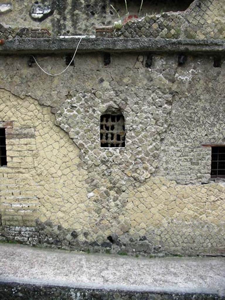 V.8, Herculaneum. May 2003. 
Looking east towards exterior frontage, the middle window giving light into room 8.
Photo courtesy of Nicolas Monteix.

