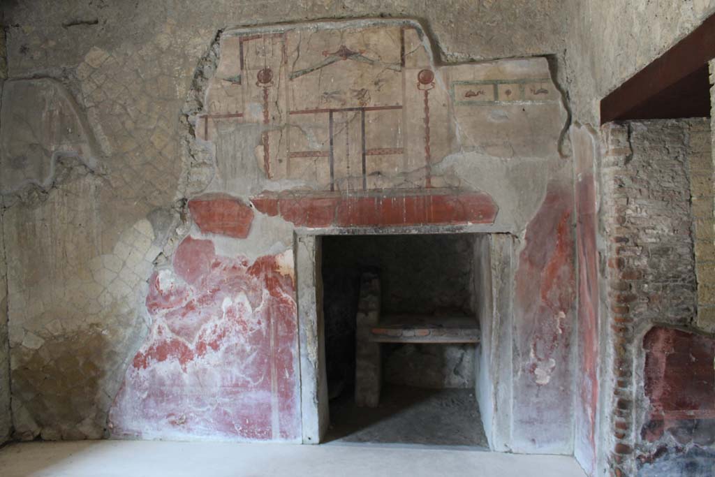 V.8 Herculaneum. March 2014. Room 1, looking towards north wall with painted decoration.
Foto Annette Haug, ERC Grant 681269 DÉCOR
