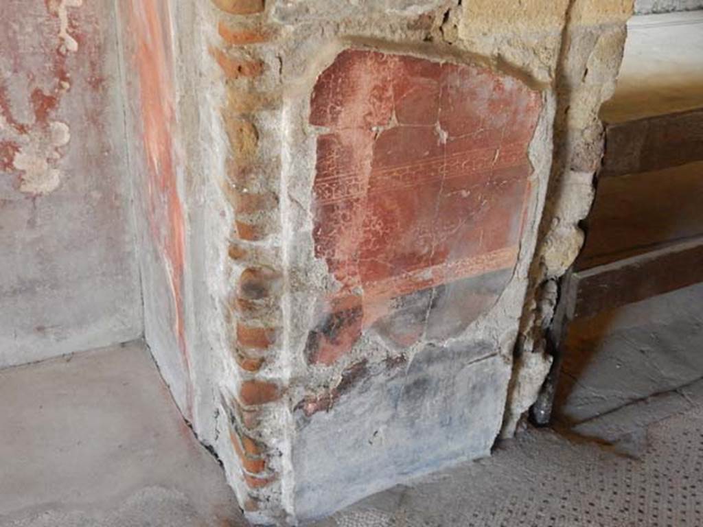 V.8 Herculaneum. May 2018. Room 1, north wall of small corridor, with doorway to Room 5, on right. Photo courtesy of Buzz Ferebee.