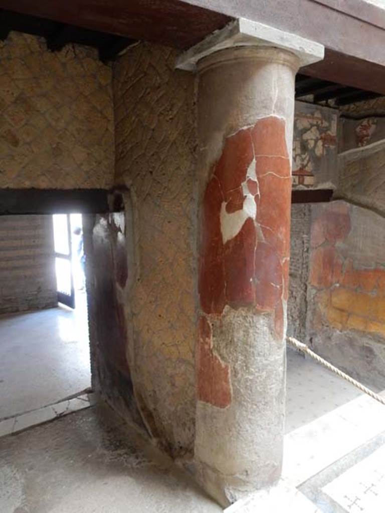 V.8 Herculaneum. May 2018. Looking north-west from small corridor on south side of tablinum, towards Room 1.
Photo courtesy of Buzz Ferebee.
