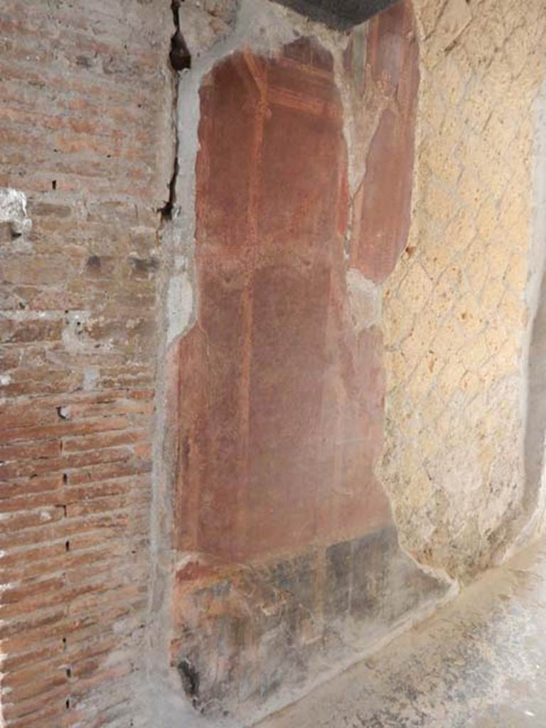 V.8 Herculaneum. May 2018. Looking east towards north wall of small corridor on south side of tablinum.
Photo courtesy of Buzz Ferebee.
