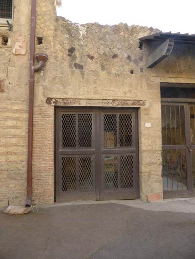 V 12, Herculaneum, September 2015. Looking south to entrance doorway.