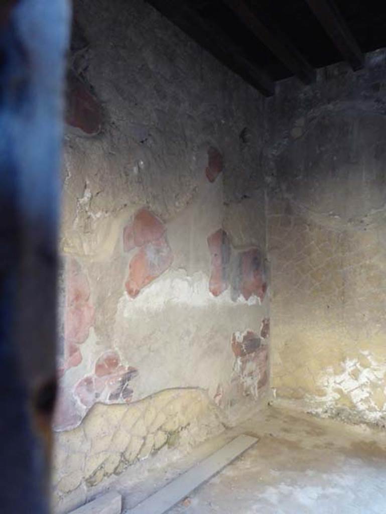 V 12, Herculaneum, September 2015. Looking towards south-east corner from entrance doorway.  Photo courtesy of Michael Binns.
