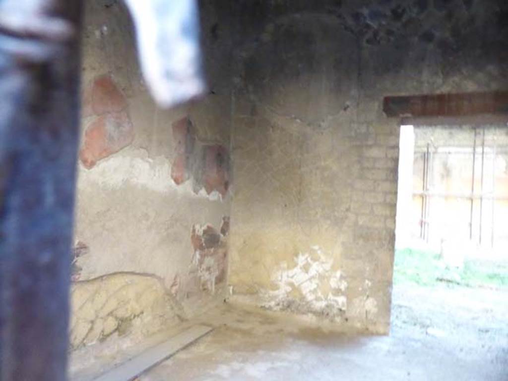 V 12, Herculaneum, September 2015. Looking towards south-east corner from entrance doorway.