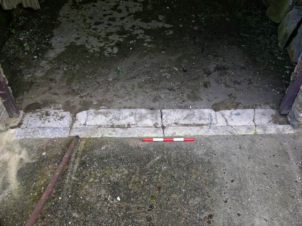 V.13, Herculaneum. May 2004. Threshold of doorway. Photo courtesy of Nicolas Monteix.