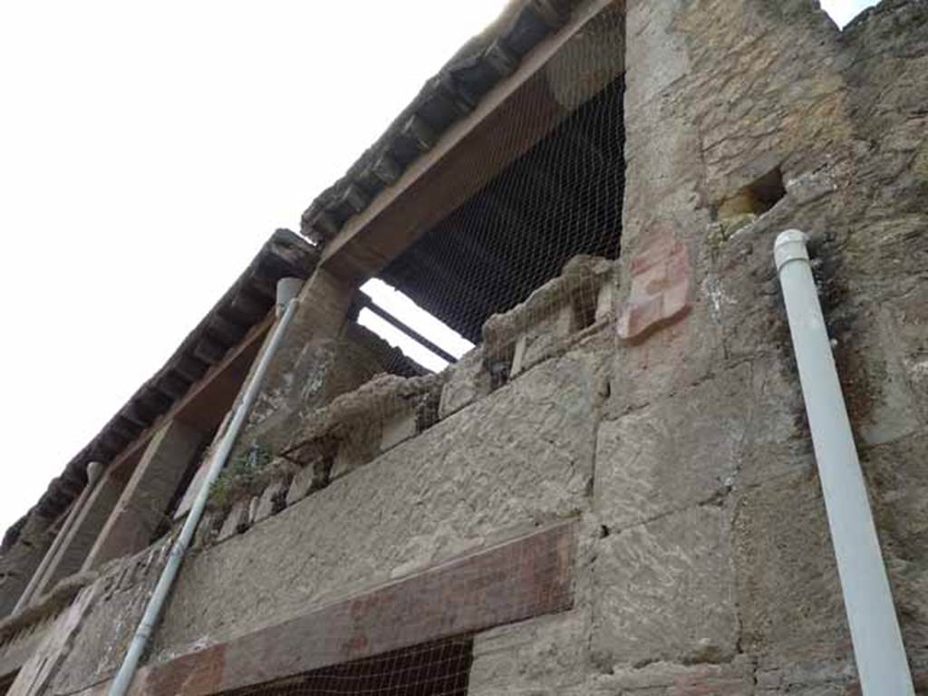 V, Herculaneum, May 2010. Insula of House of Bicentenary, upper floor above V.13, looking south-east.