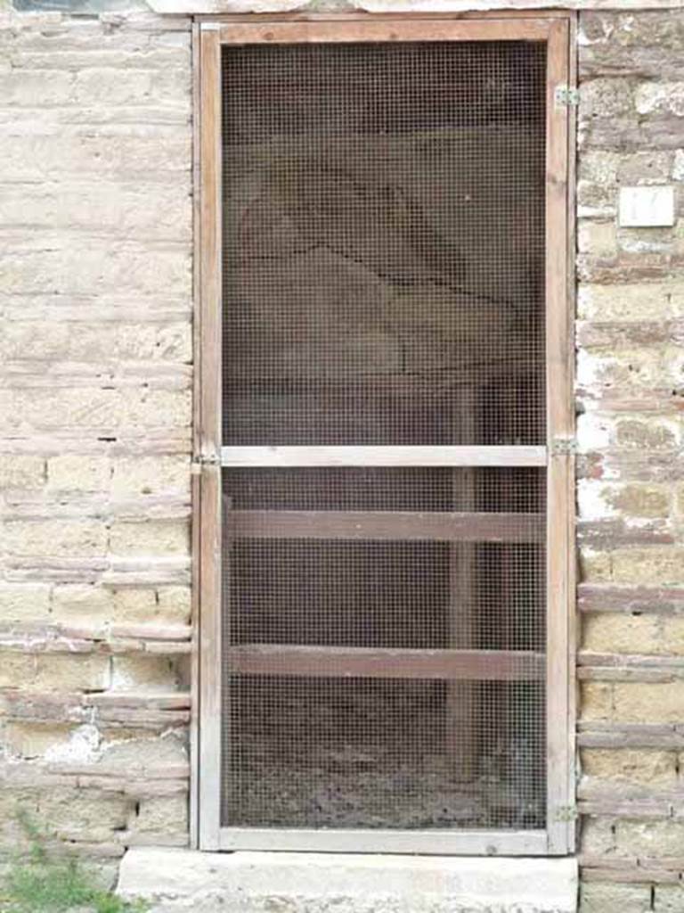 V 14, Herculaneum, May 2010. Entrance doorway. 