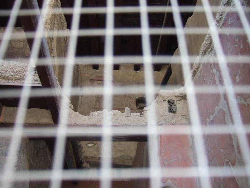 V.14, Herculaneum. May 2006. Upper floor apartment with lararium on rear wall of room 9 between two cubicula, E and F.