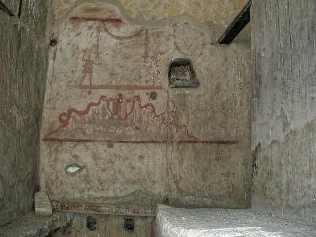 V.14/16, Herculaneum. September 2003. Lararium on south wall of upper room L or 9, above V.14.
Photo courtesy of Nicolas Monteix.
The doorway, on the right, would have led into a corridor leading west into other rooms M, N and O (rooms 13, 14 and 15).


