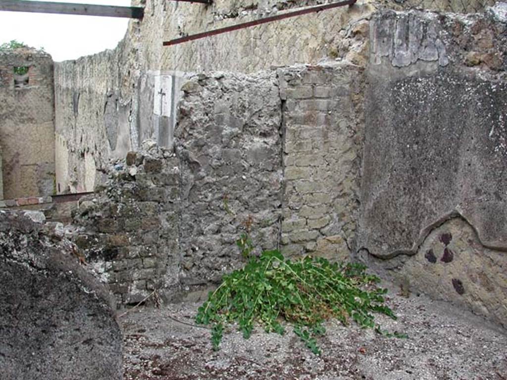 V.14/16, Herculaneum. September 2003. 
Upper floor room on west side, looking south towards site of room A, the so-called “room of the cross”.
Photo courtesy of Nicolas Monteix.
