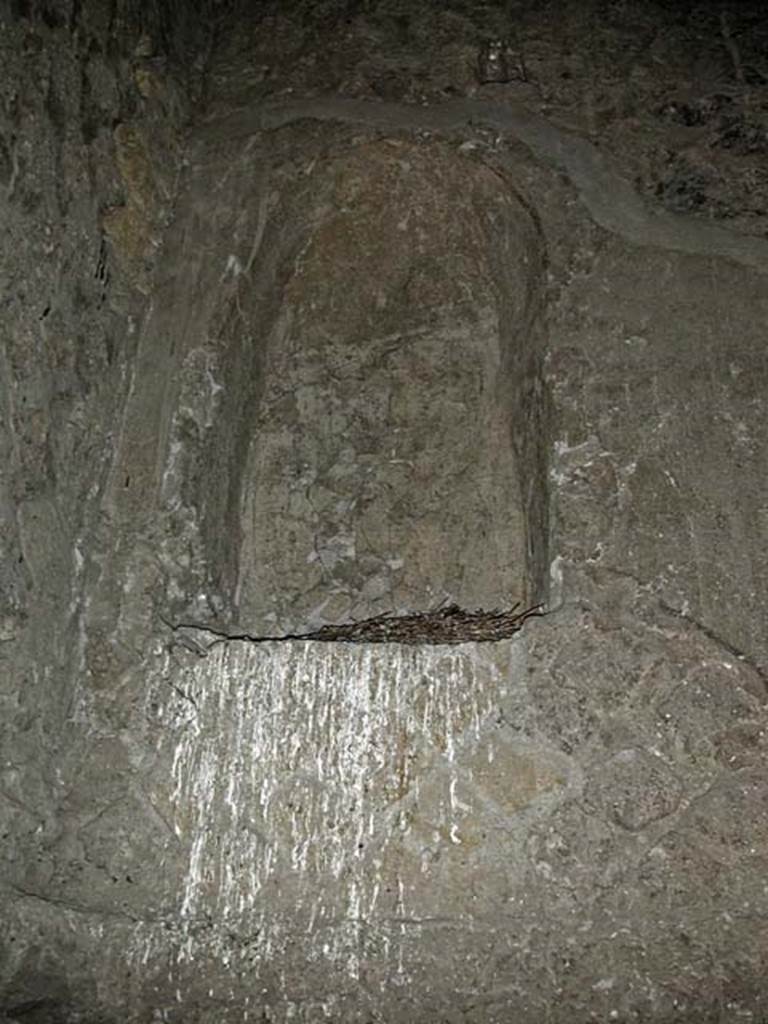 V.16 Herculaneum. September 2003. 
Detail of a niche 25 in upper floor room, no.5. Photo courtesy of Nicolas Monteix.
