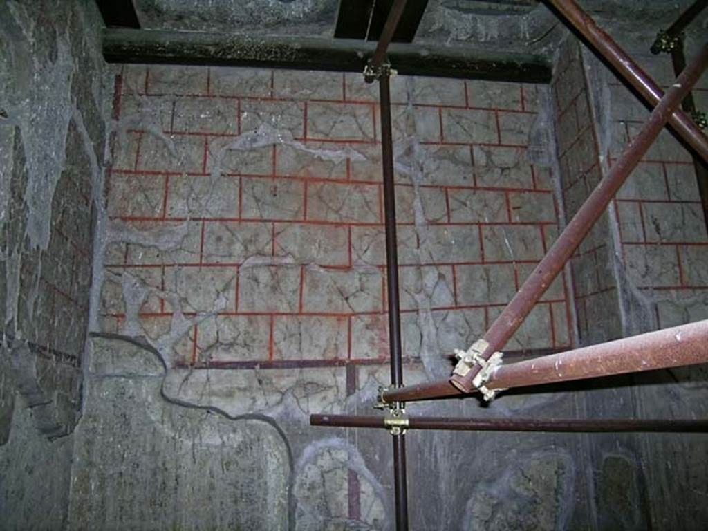 V.16 Herculaneum. May 2004. Looking towards west wall. Photo courtesy of Nicolas Monteix.