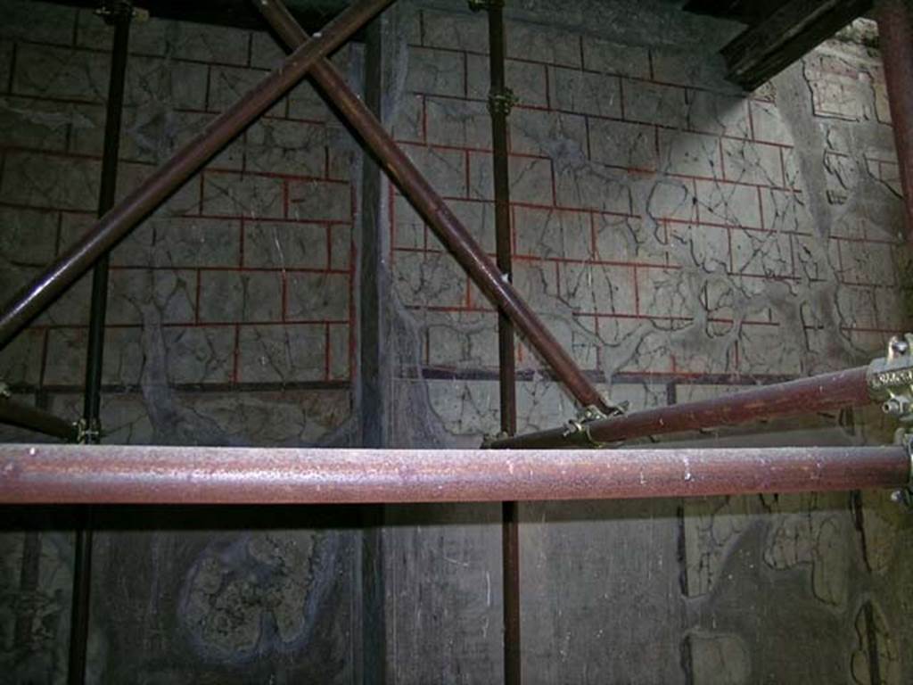 V.16, Herculaneum. May 2004. Looking towards west wall. Photo courtesy of Nicolas Monteix.