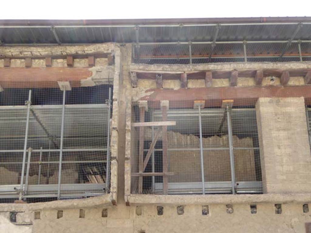 V 16 Herculaneum, July 2015. Upper floor above 16, on right. Photo courtesy of Michael Binns.