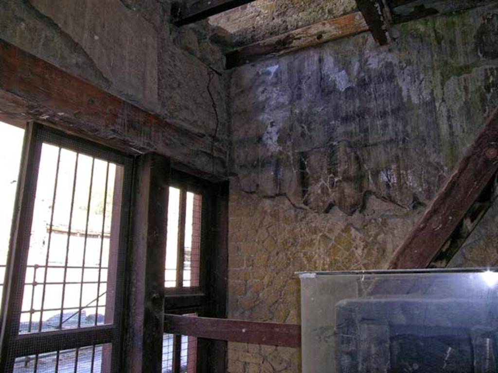 V.17-18, Herculaneum. May 2006. Looking towards east wall of shop-room, and doorway to stairs to upper floor at V.18.
The east wall was decorated with a meander pattern, still just visible.  Photo courtesy of Nicolas Monteix.


