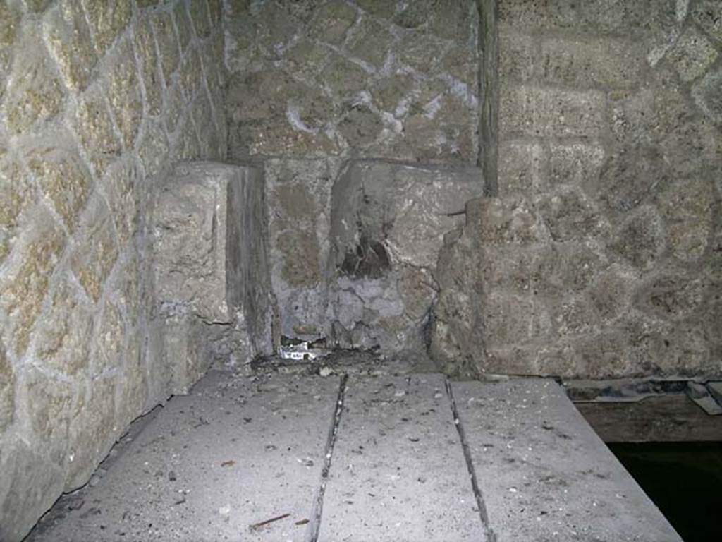 V.18, Herculaneum. May 2006. Looking south to latrine in south-east corner of mezzanine level.
Photo courtesy of Nicolas Monteix.
