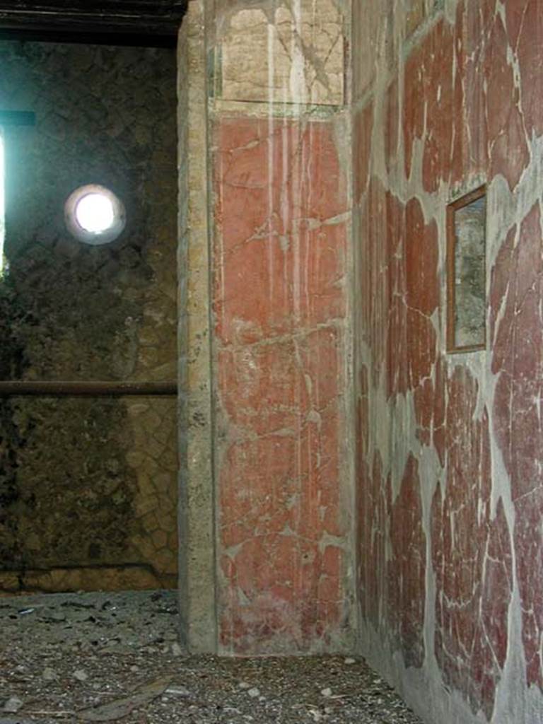 V.17/18, Herculaneum. September 2003. Room 19, south-west corner and doorway to room 18, on upper floor. Photo courtesy of Nicolas Monteix.
