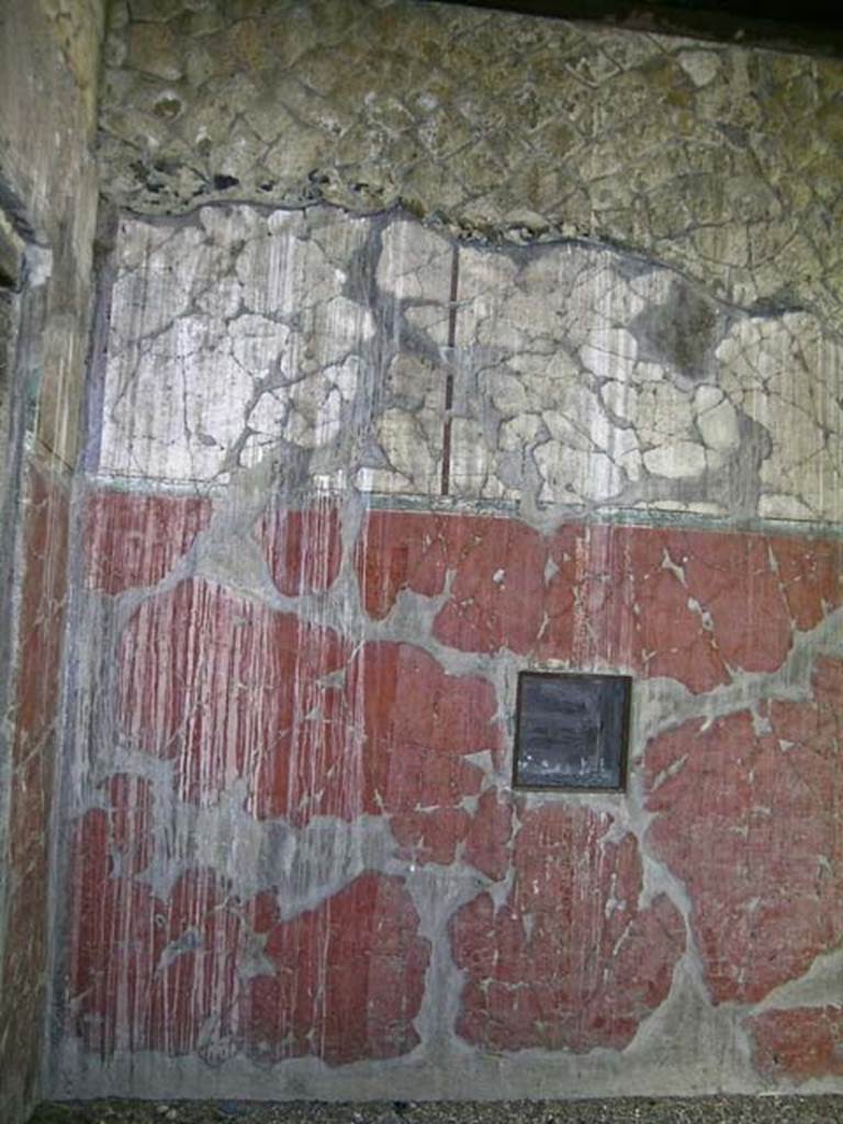 V.17/18 Herculaneum. May 2004.  Room 19, upper floor, west wall in south-west corner.
Photo courtesy of Nicolas Monteix.
According to a 1941 photo, the carbonised wooden cupboard/wardrobe was on display/found in this corner, now in V.17.
See Camardo, D, and Notomista, M, eds. (2017). Ercolano: 1927-1961. L’impresa archeologico di Amedeo Maiuri e l’esperimento della citta museo. Rome, L’Erma di Bretschneider, (p.231, Scheda 25, fig.2).
