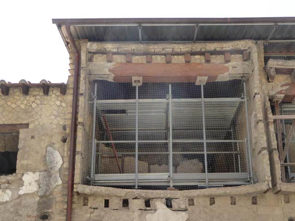 V,18 and V.17, Herculaneum. July 2015. Looking south to upper floor room. Photo courtesy of Michael Binns.

 
