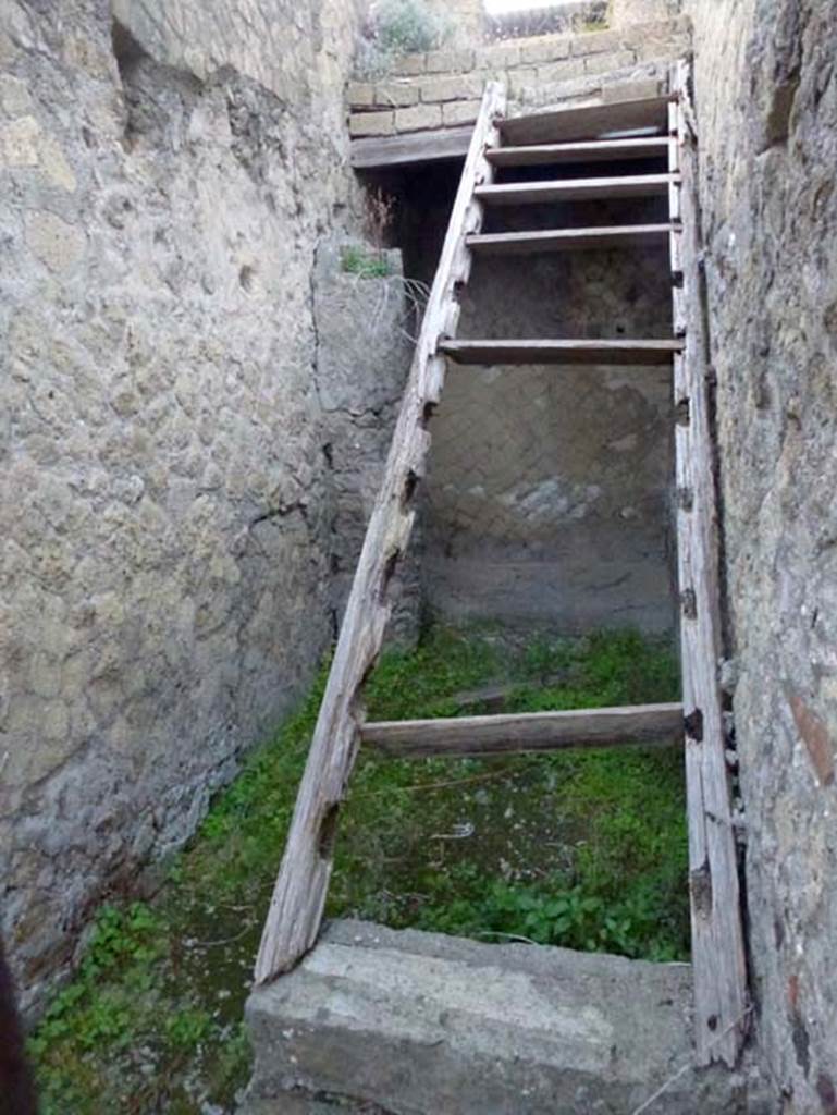 V.22, Herculaneum. October 2012. Remains of reconstructed steps leading to upper floor.  Photo courtesy of Michael Binns. 
