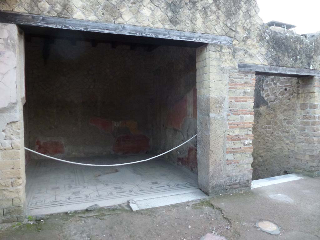 V.30 Herculaneum, October 2012. 
Looking towards east side of atrium, with doorway to oecus (1) on the left, and entrance doorway, on the right. Photo courtesy of Michael Binns.
