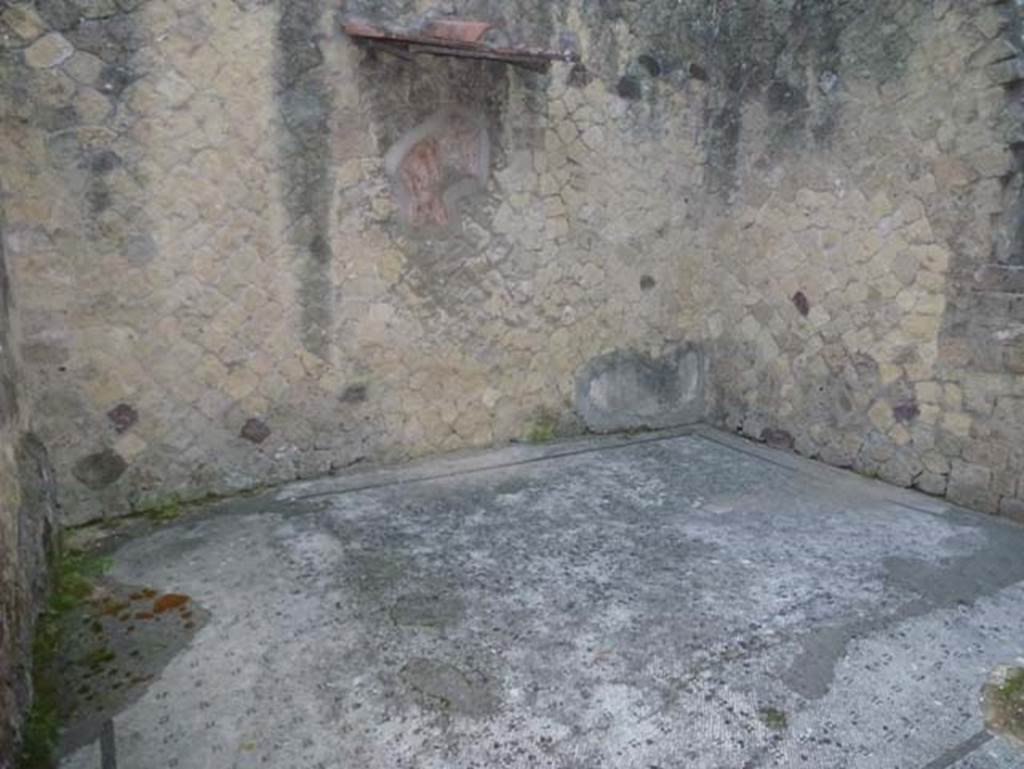 V.30 Herculaneum, October 2012. Room 5, ala on south-west side of atrium, looking towards south wall and south-west corner. Photo courtesy of Michael Binns.

