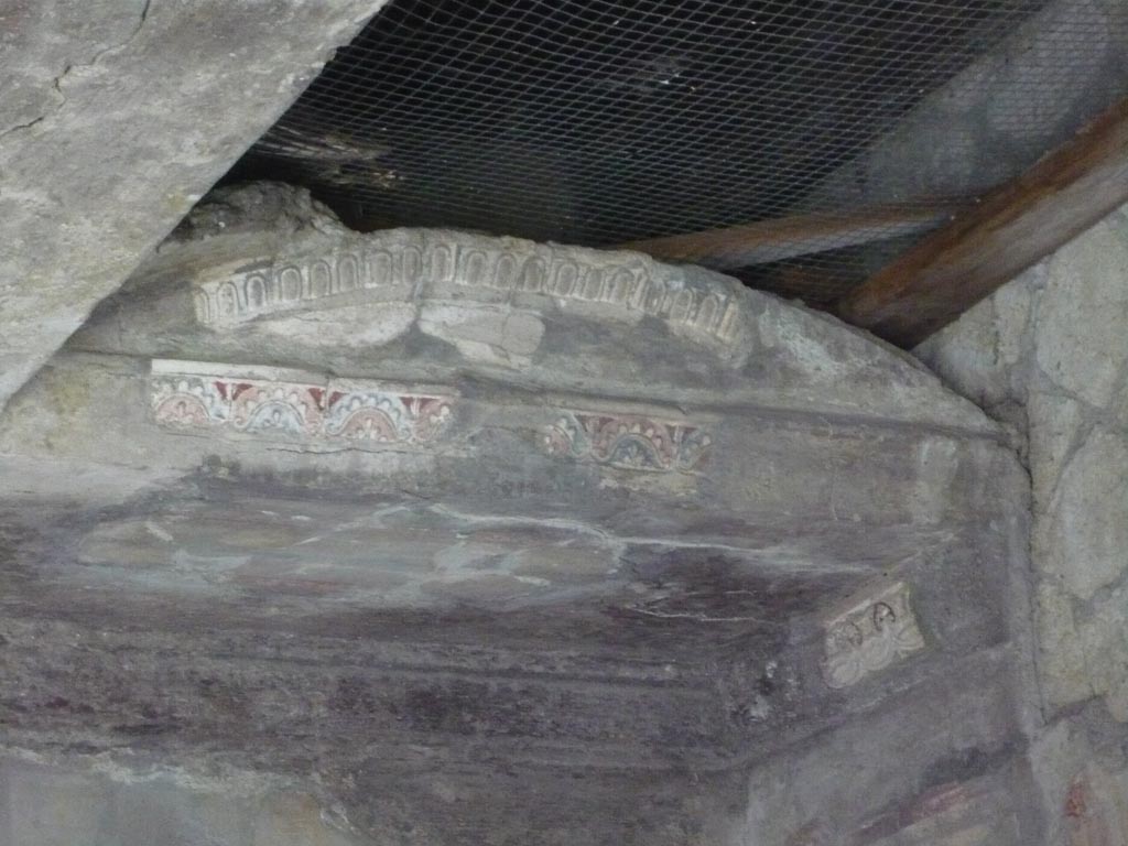 V.30 Herculaneum. August 2013. Room 7, vaulted alcove in south-west corner of ceiling. Photo courtesy of Buzz Ferebee.