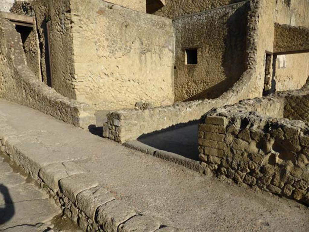 Ins VI,1 Herculaneum, September 2015. Looking north-east to entrances.