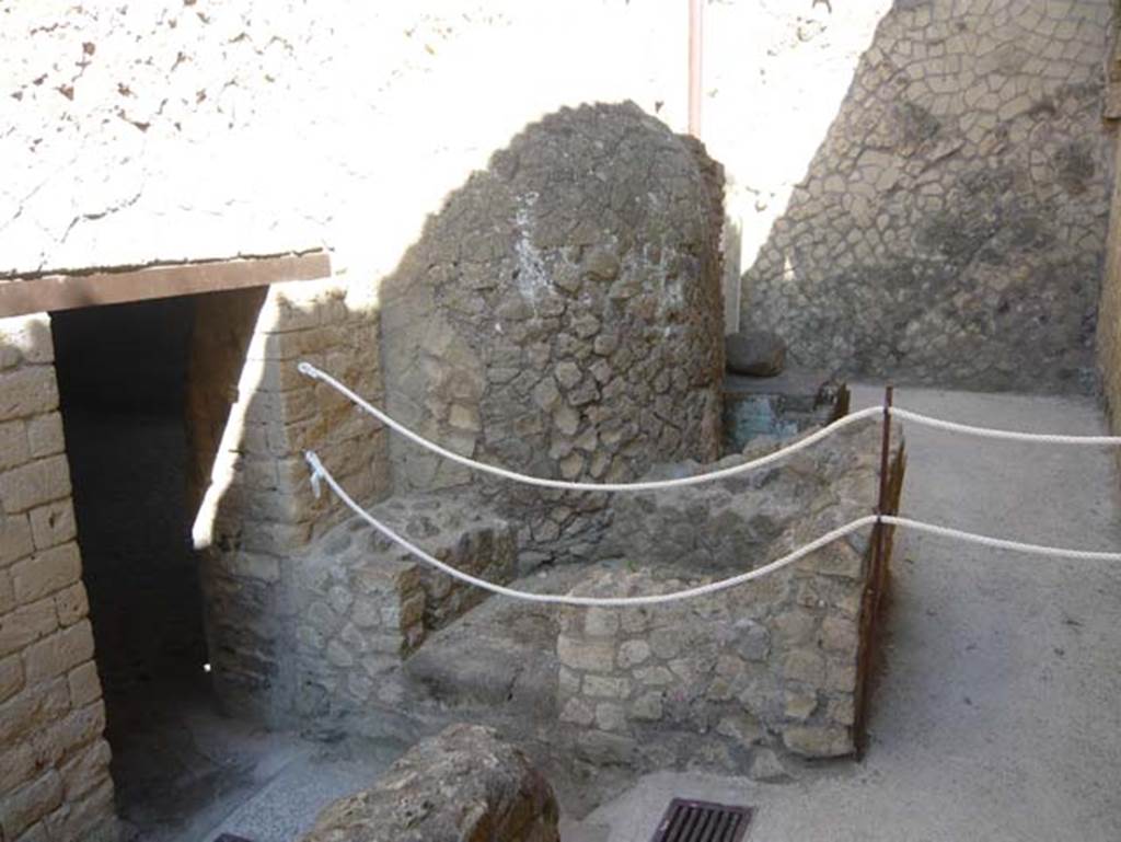 VI.1/7, Herculaneum. August 2013. Looking south-west from corridor, into doorway returning to apodyterium or dressing room. Photo courtesy of Buzz Ferebee.
