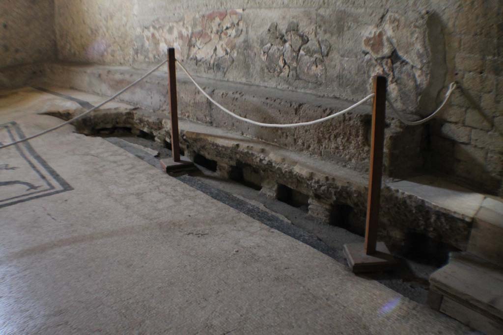 VI.1, Herculaneum. March 2014. Looking south along west side of tepidarium.
Foto Annette Haug, ERC Grant 681269 DÉCOR

