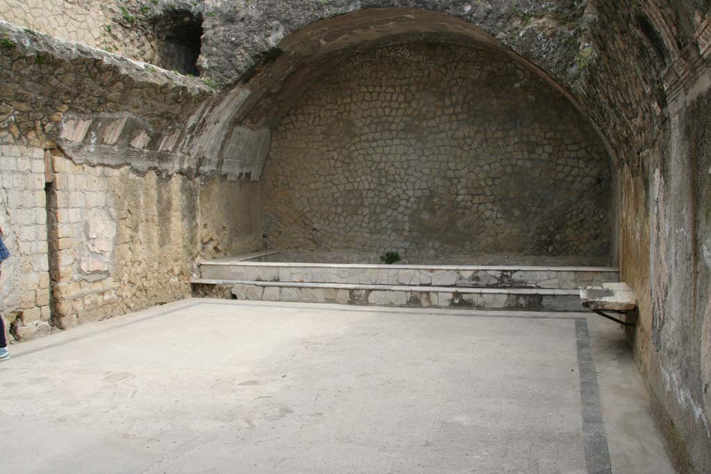 VI.1/7, Herculaneum. April 2013. Looking towards north end of vaulted caldarium. Photo courtesy of Klaus Heese.

