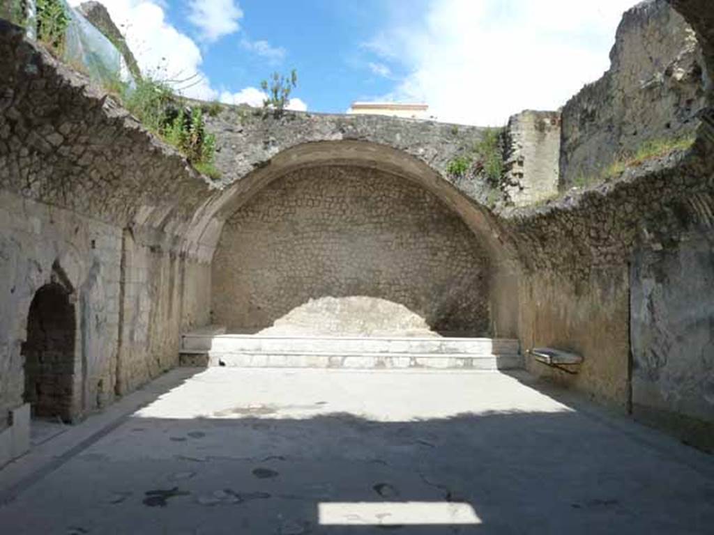 Ins. VI.1/7. May 2010. North end of caldarium with collapsed vaulted ceiling.